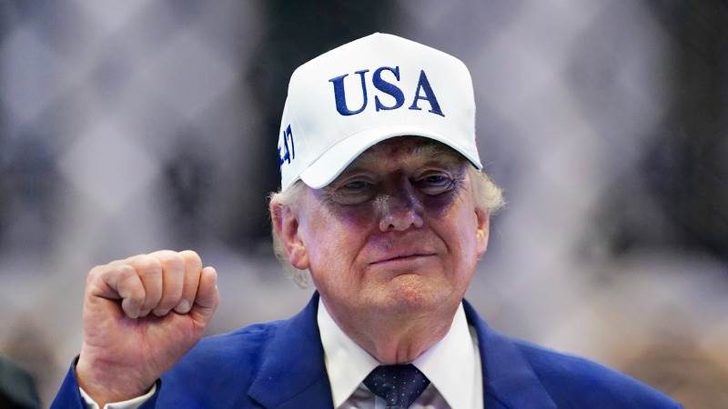 Trump Announces Reopening of Strait of Hormuz Next Friday Following Peace Agreement with Iran