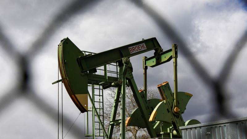 Oil Jumps 4% as New U.S. Airstrikes on Iran Trigger Supply Disruptions